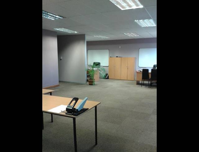 229M² OFFICE TO LET IN BELLVILLE CENTRAL